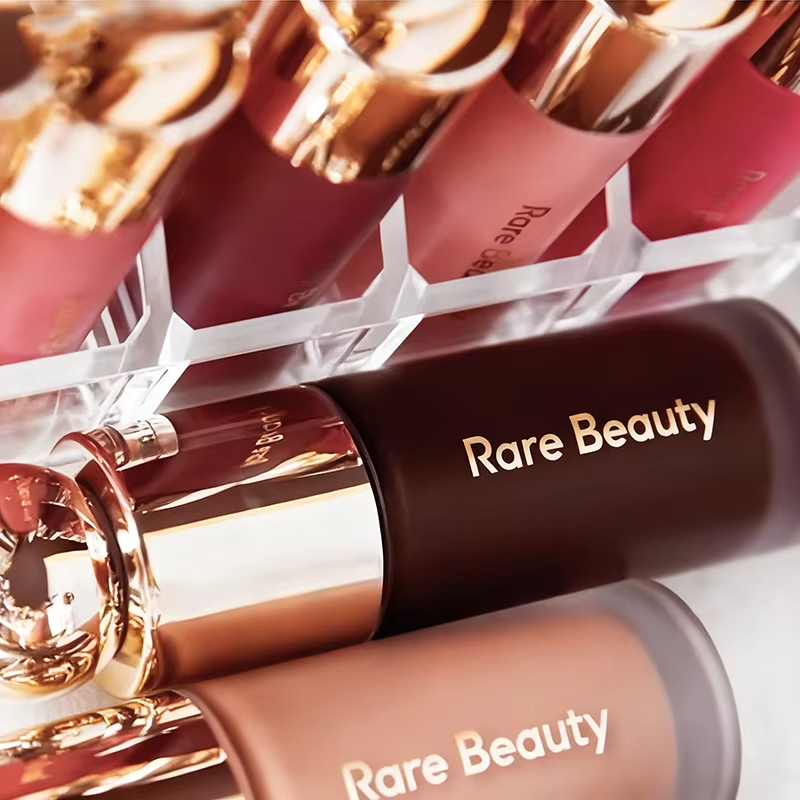 Rare Beauty Worth Happy Love J – Rare Beauty Makeup Highlighter recenzja i cena