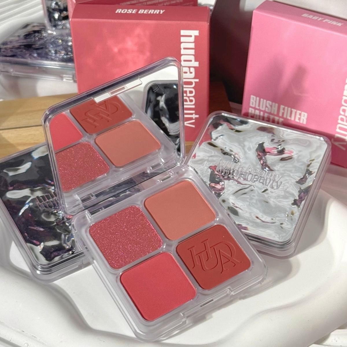 Luksusowa paleta Huda Easy 4 C – Rare Beauty Makeup Highlighter recenzja i cena